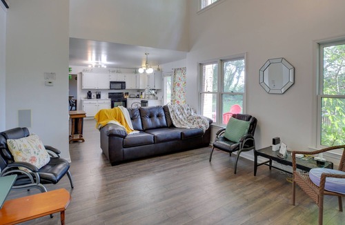 Keene House | Cozy Lexington Getaway w/ Fire Pit & Yard!
