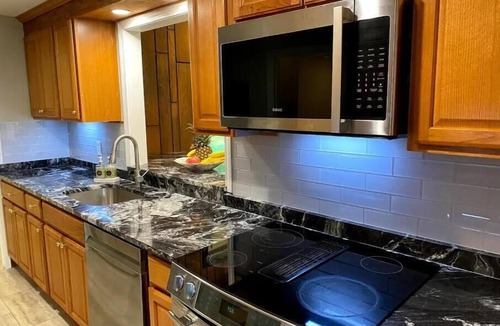 Lexington House | Cozy Lexington MA Home, Spacious, Backyard, Pet & Child Friendly, Free Parking