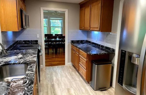 Lexington House | Cozy Lexington MA Home, Spacious, Backyard, Pet & Child Friendly, Free Parking