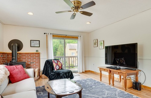 Lincoln Condo | Cozy Lincoln Condo w/ Seasonal Pool Access!
