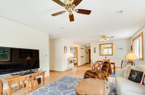 Lincoln Condo | Cozy Lincoln Condo w/ Seasonal Pool Access!