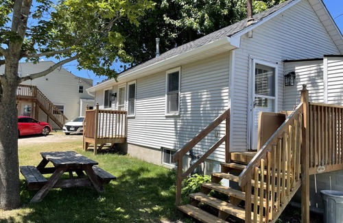 Wainfleet Cottage | Cozy Little Cottage on Long Beach
