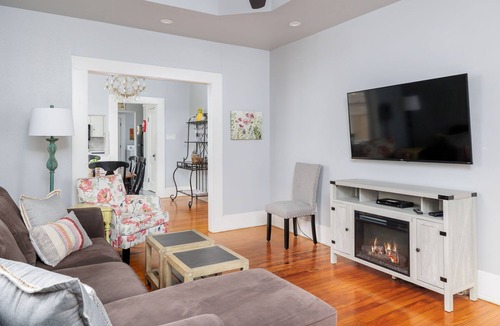 Georgetown House | Cozy Little Cottage in Old Town