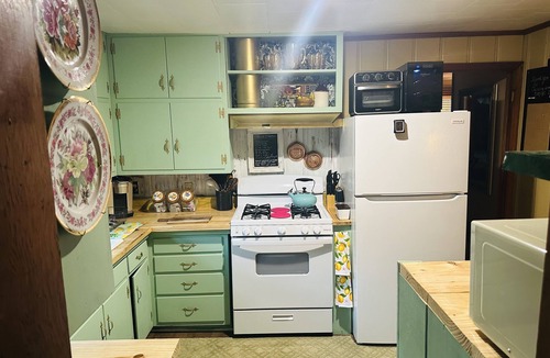 Searcy House | Cozy little cottage