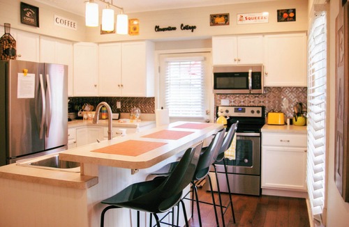 Washington House | Cozy little house blocks from the Park & Fair Grounds.