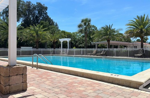 Port Richey House | Cozy little Lake Front Park Model