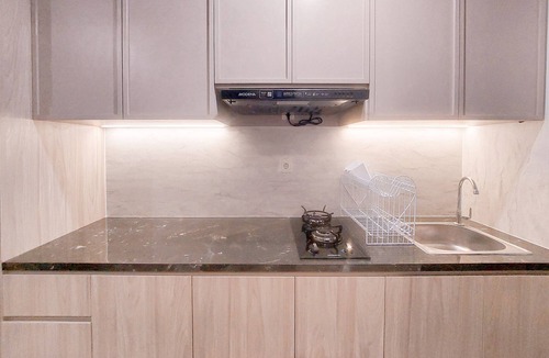 Pinang Apartment | Cozy Living 1Br At Collins Boulevard Apartment