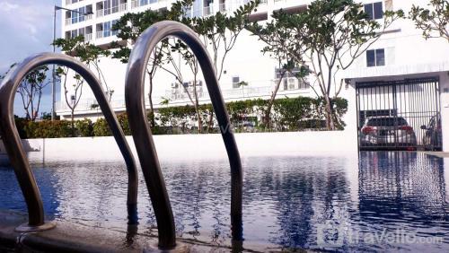 Kayu Putih Apartment | Cozy Living 1BR at Tifolia Apartment By Travelio