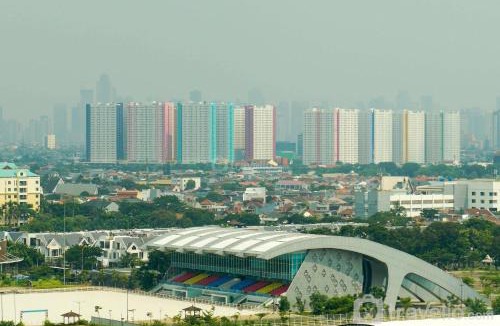 Kayu Putih Apartment | Cozy Living 1BR at Tifolia Apartment By Travelio