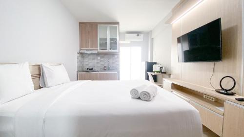 Depok Apartment | Cozy Living and Homey Studio Room Cinere Resort Apartment By Travelio