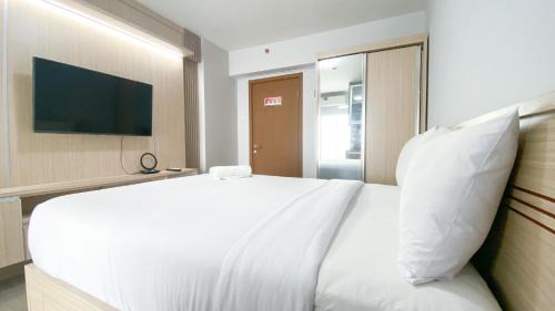 Depok Apartment | Cozy Living and Homey Studio Room Cinere Resort Apartment By Travelio