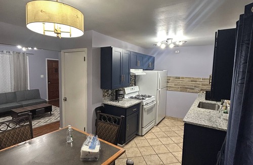 Gladstone House | Cozy living in Gladstone!