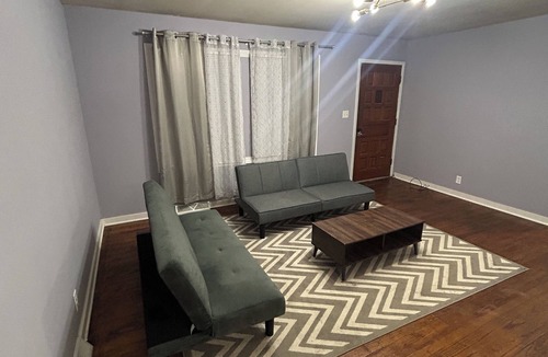 Gladstone House | Cozy living in Gladstone!