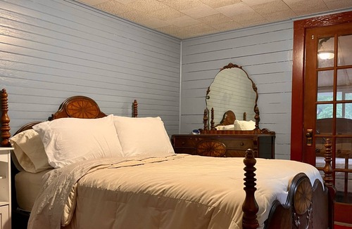 Forestport House | Cozy lodge in Otter Lake, 15 minutes from Old Forge.nPet Friendly