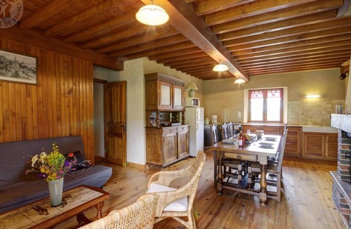 Chalmazel-Jeansagniere Cottage | Cozy lodging for 6 near slopes, pets allowed