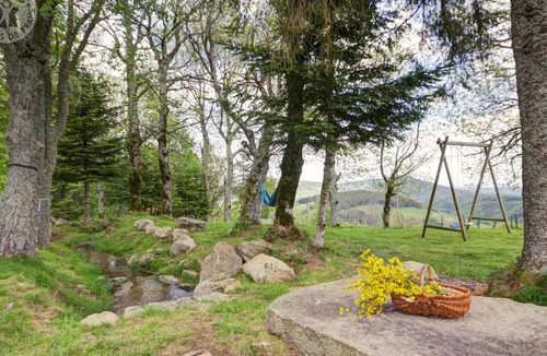 Chalmazel-Jeansagniere Cottage | Cozy lodging for 6 near slopes, pets allowed