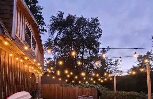 Shawanese Apartment | Cozy loft apartment at Harvey’s Lake