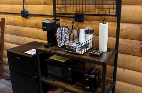 Sabetha Apartment | Cozy Loft Cabin