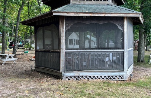 Herron Cabin | Cozy Loft Cottage on Hubbard Lake