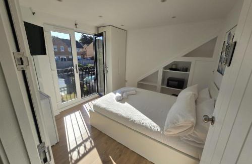 Luton House | Cozy loft double bedroom
