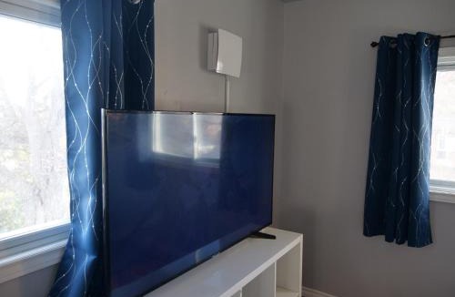 Amherstview Apartment | Cozy Loft in Kingston