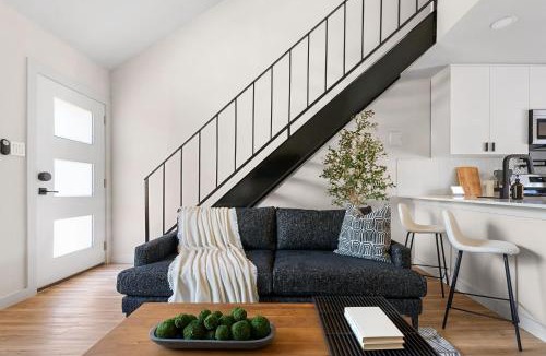 St. Edwards Apartment | Cozy Loft Near SOCO, Downtown! Parking, Dogs OK, WiFi