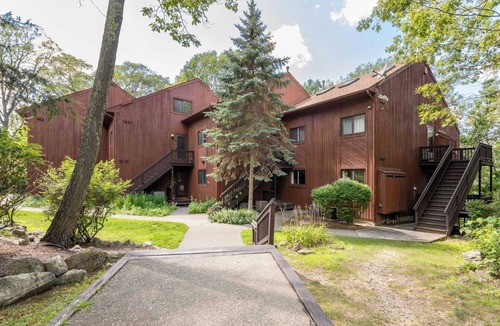 Vernon Apartment | Cozy Loft Near Lake, Trails and Mountain Views
