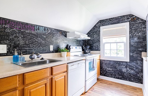 Green Hills Apartment | Cozy Loft Space in 12 South near Belmont & Lipscomb ~ 10 min from Downtown