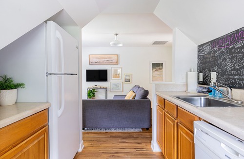 Green Hills Apartment | Cozy Loft Space in 12 South near Belmont & Lipscomb ~ 10 min from Downtown