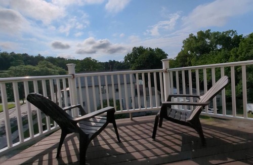 Bennington Apartment | Cozy Loft steps from VT Downtown