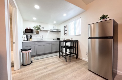 Quartz Hill House | Cozy Loft Studio Getaway