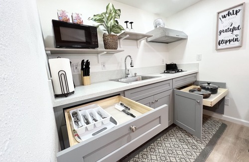 Quartz Hill House | Cozy Loft Studio Getaway