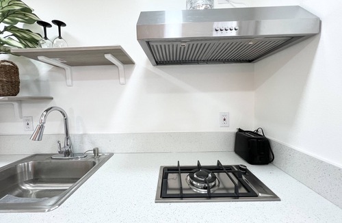 Quartz Hill House | Cozy Loft Studio Getaway