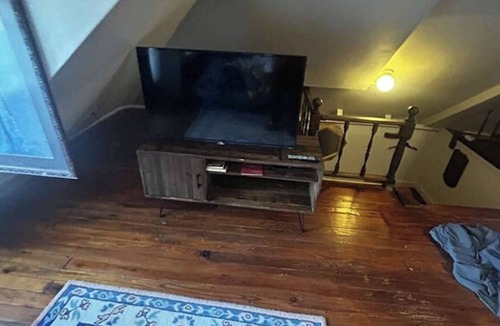 Tyler Park Apartment | Cozy Loft-Style Studio! Sleeps 4