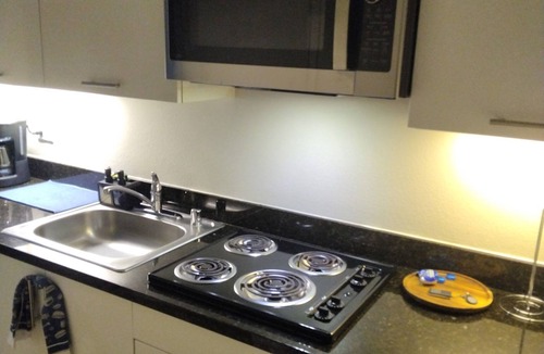 Downtown Apartment | Cozy Loft superb Glendale with Parking , gym and Jacuzzi!