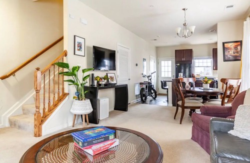 Northeast House | Cozy loft w/private parking