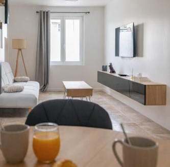 La Brillanne Apartment | Cozy loft with terrace & air conditioning