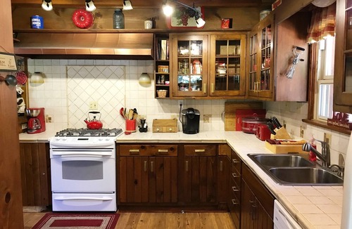 Moonridge Cabin | Cozy Log Cabin, 3+2, Game Room, Coffee Bar, Spa, View, Close to Ski, Lake & Golf