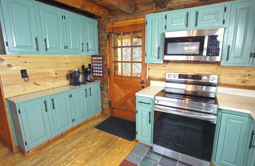West Halifax Cabin | Cozy Log Cabin - Dog Friendly