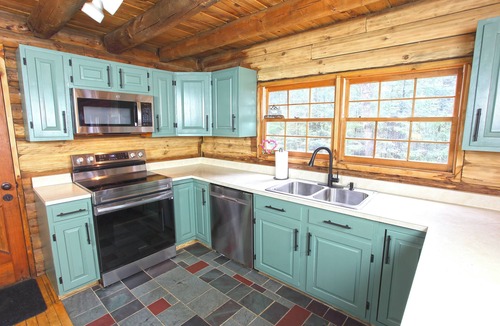 West Halifax Cabin | Cozy Log Cabin - Dog Friendly