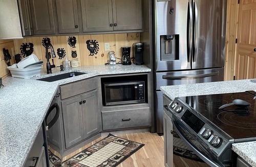 Post Mills Cabin | Cozy Log Cabin Getaway