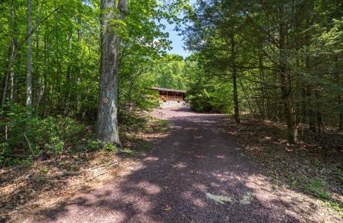 Ashfield House | Cozy Log Cabin in Jim Thorpe