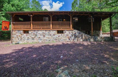 Ashfield House | Cozy Log Cabin in Jim Thorpe