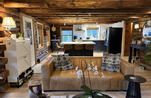 Stowe Hollow Cabin | Cozy Log Cabin in Stowe!