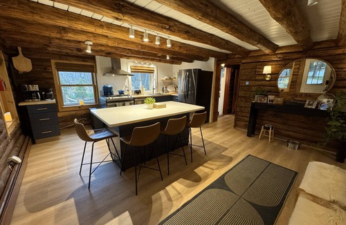 Stowe Hollow Cabin | Cozy Log Cabin in Stowe!