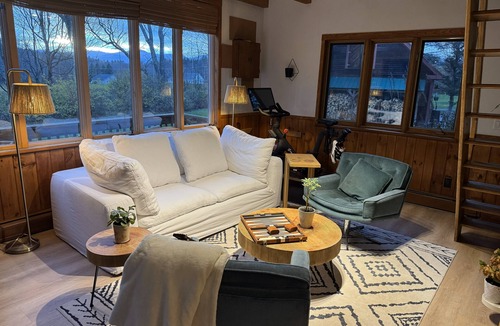 Stowe Hollow Cabin | Cozy Log Cabin in Stowe!