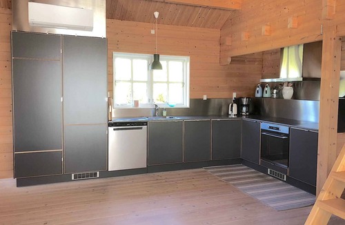 Strøby Ladeplads House | Cozy log cabin near beach and forest