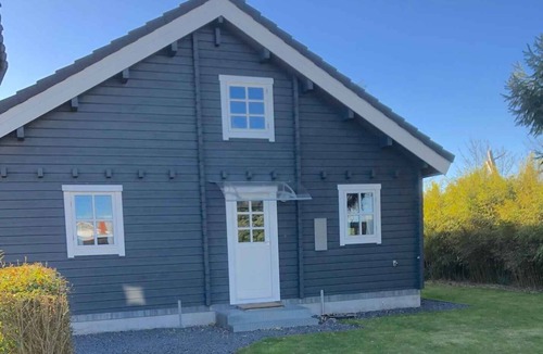 Strøby Ladeplads House | Cozy log cabin near beach and forest
