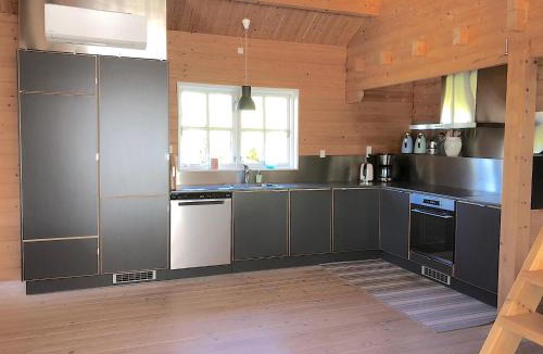 Strøby Ladeplads House | Cozy Log Cabin Near Beach And Forest