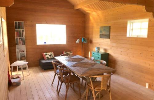 Strøby Ladeplads House | Cozy Log Cabin Near Beach And Forest